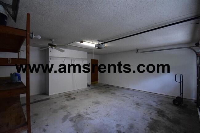 Building Photo - Spacious 3 bedroom House in Orlando