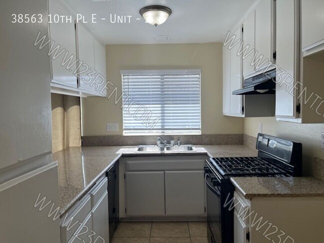 Building Photo - 1BD/ 1BTH APT EAST PALMDALE