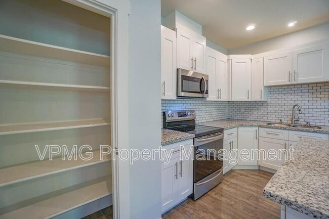 Building Photo - 10703 NE 70th St