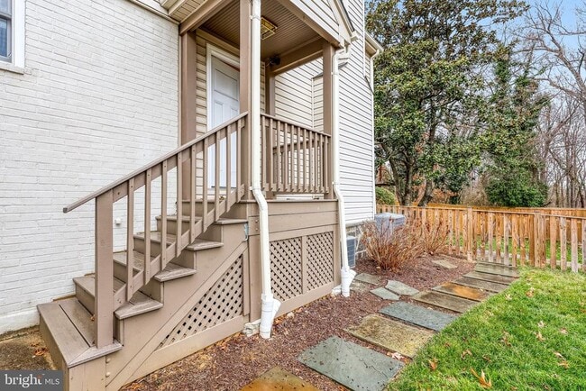 Building Photo - 1504 Wake Forest Dr