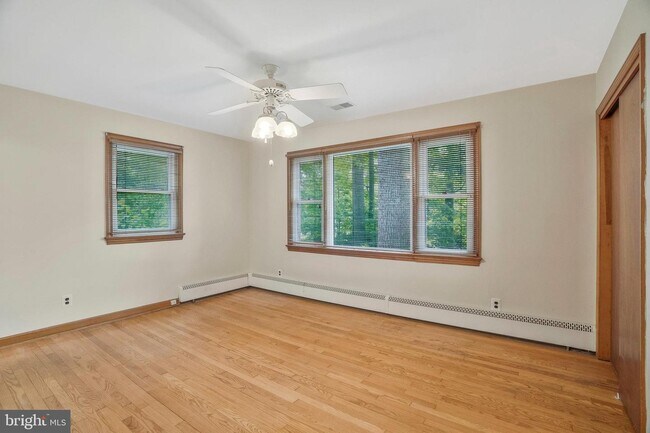 Building Photo - 709 Ellsworth Ave