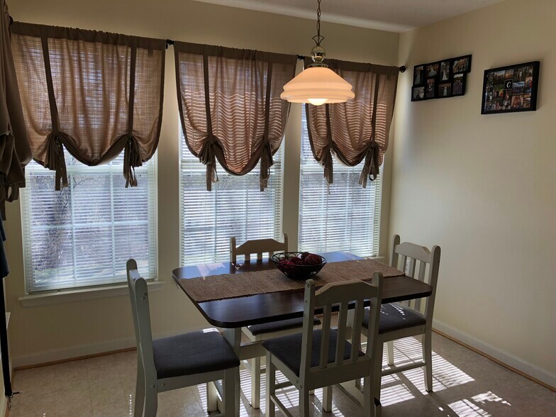 Building Photo - 6391 Rutherford Ct