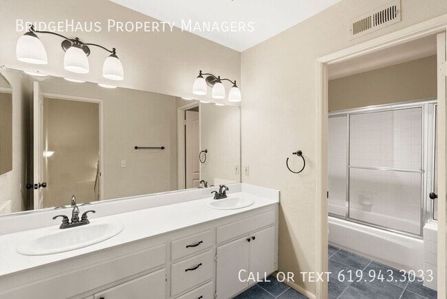 Building Photo - 11048 Portobelo Dr