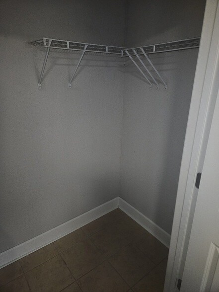 Building Photo - 802 E Main St