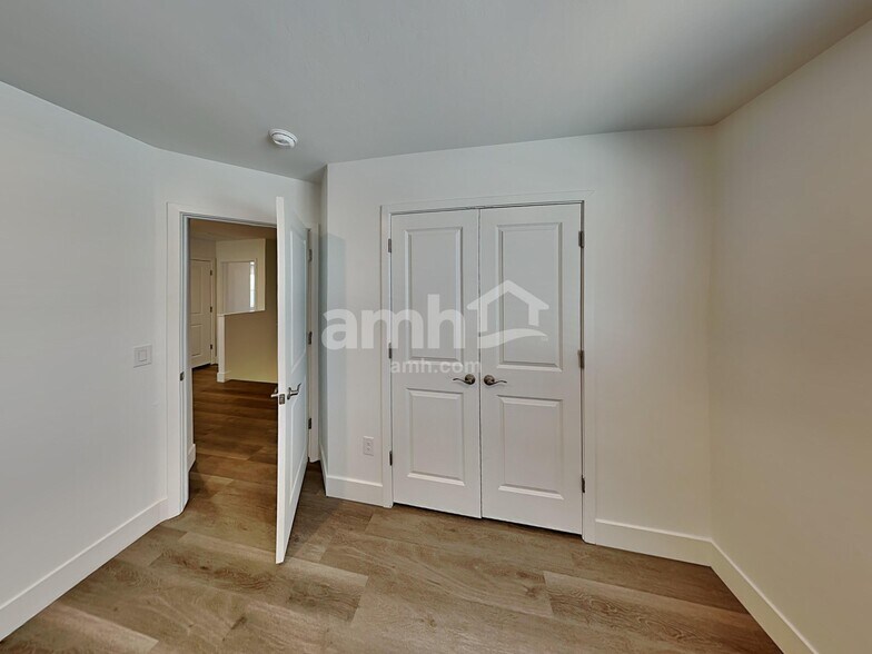 Building Photo - 9604 Harkes Dr