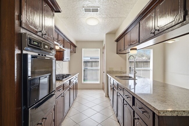 Building Photo - 4506 Jamaica Ln