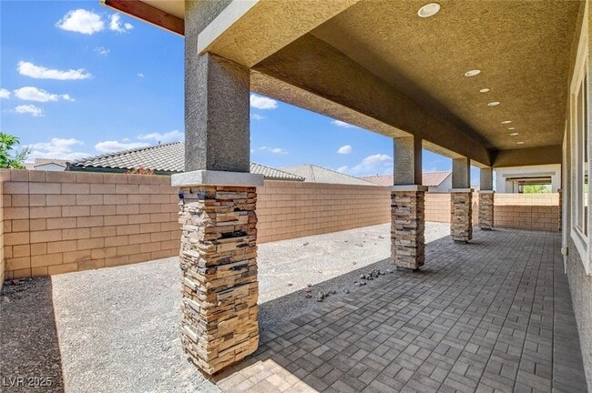 Building Photo - 759 Drammatico Pl
