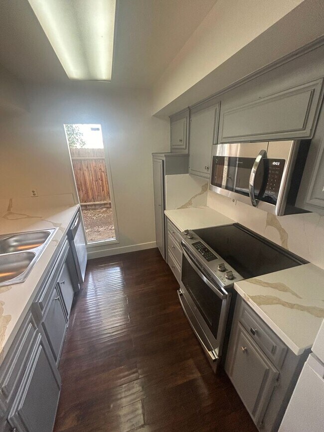 Building Photo - Beautiful Condo For Rent