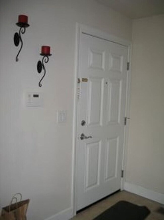 Building Photo - 647 McGinnis Cir