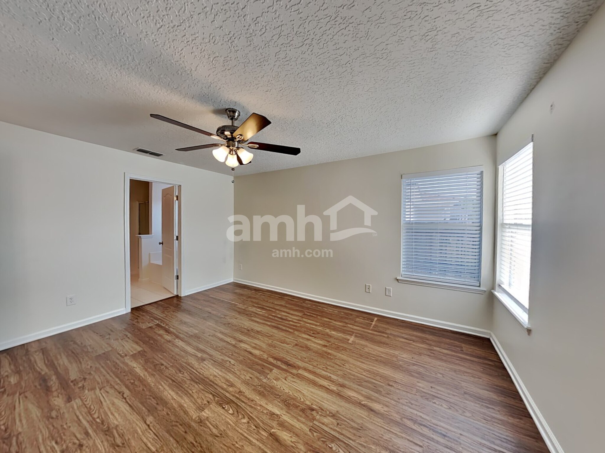 Building Photo - 985 Hyannis Port Dr