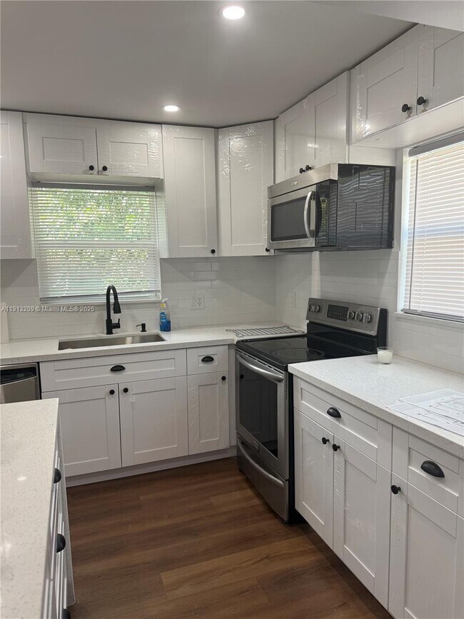 Building Photo - 5636 NW 4th Ave