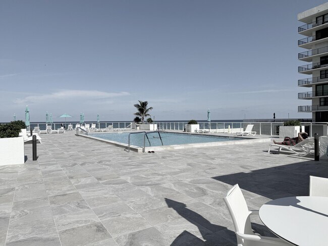 Building Photo - 3450 S Ocean Blvd