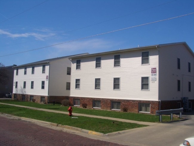 Building Photo - 605 Hester