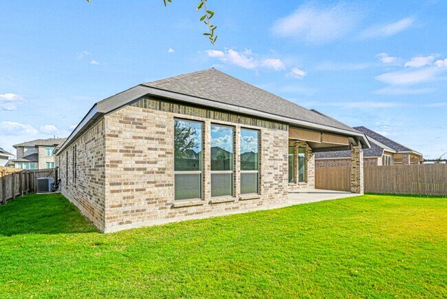 Building Photo - Beautiful 4 bed 3 bath Single Story Home i...