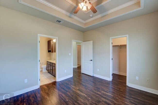 Building Photo - 506 Linnhurst Dr