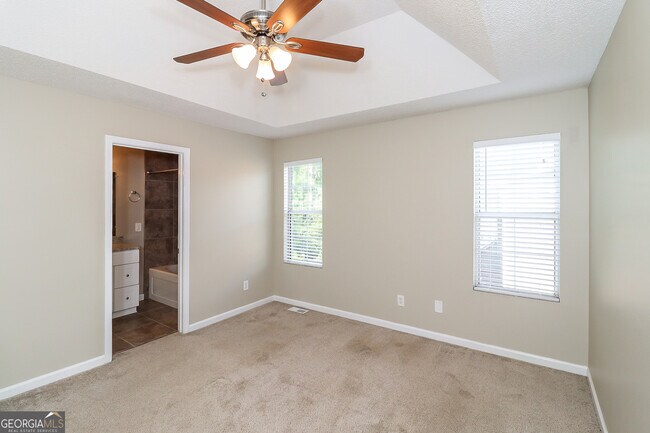 Building Photo - 1826 Killarney Dr SW