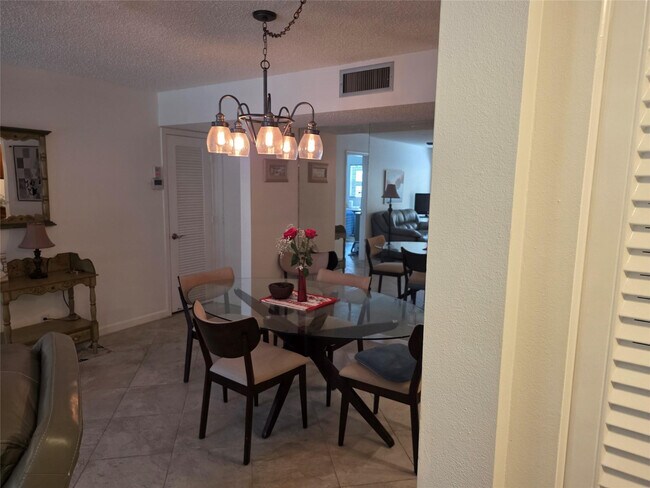 Building Photo - 959 SE 2nd Ave