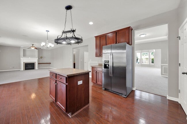 Building Photo - Stunning 6 Bed 3.5 Bath Home in Davidson!