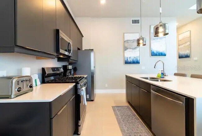 Building Photo - 7740 Sandy Ridge Dr