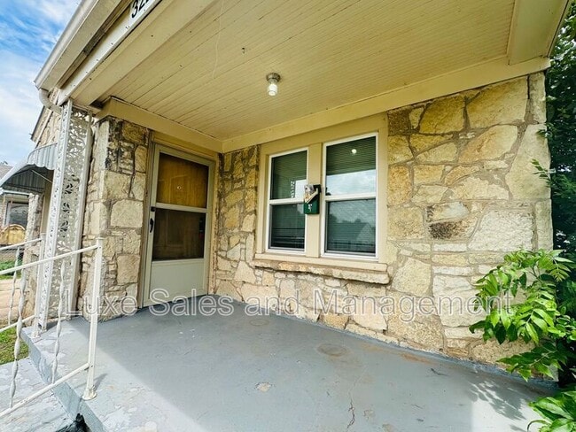 Building Photo - 3228 S Clegern St