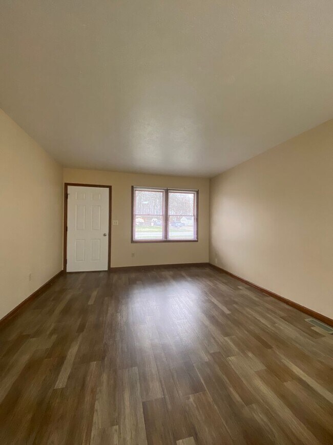 Building Photo - 1007 Zollinger Rd