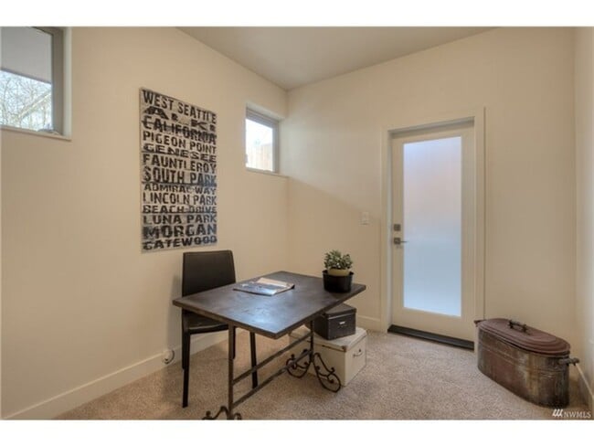 Building Photo - ar9035