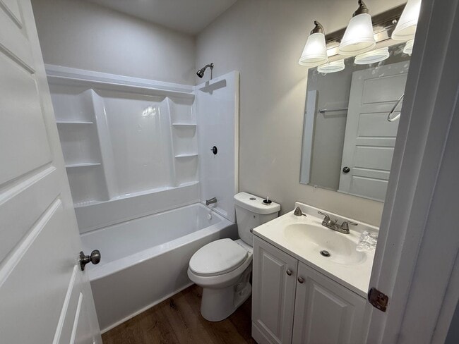 Building Photo - Modern Comfort & Convenient Living