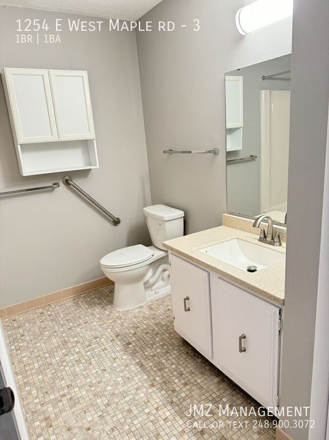 Building Photo - 1 BR Unit Available in Charming Walled Lake!