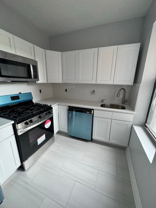 Building Photo - Victoria Grande