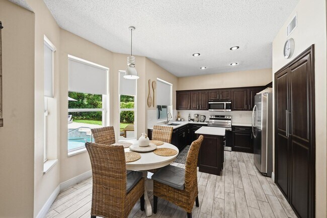 Building Photo - 15073 Oak Chase Ct