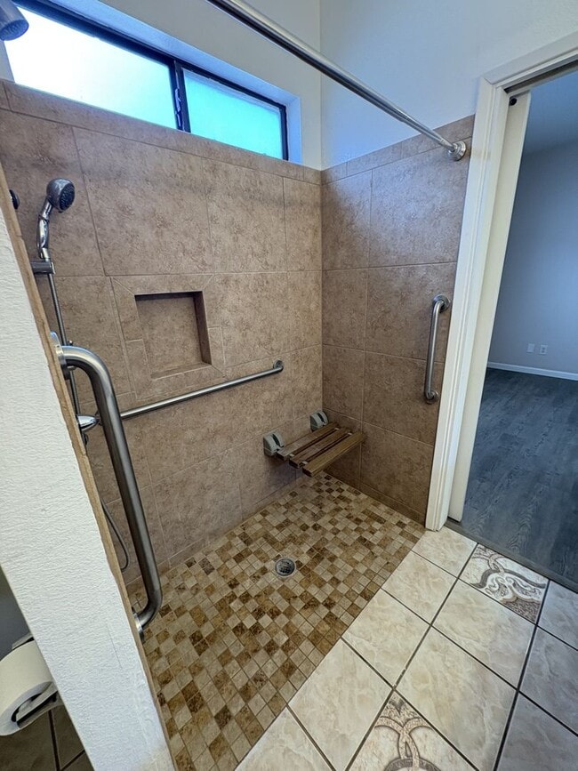 Building Photo - Rita Ranch Vail School District Single story home