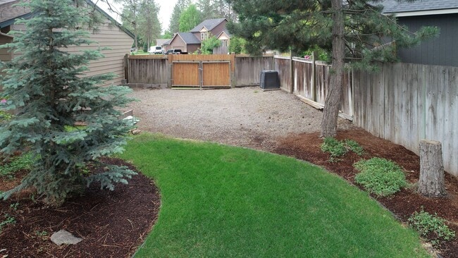 Building Photo - COMING SOON !! 3 bed 2.5 Bath Home on .5 acre lot in corner of Culdesac Mead School District