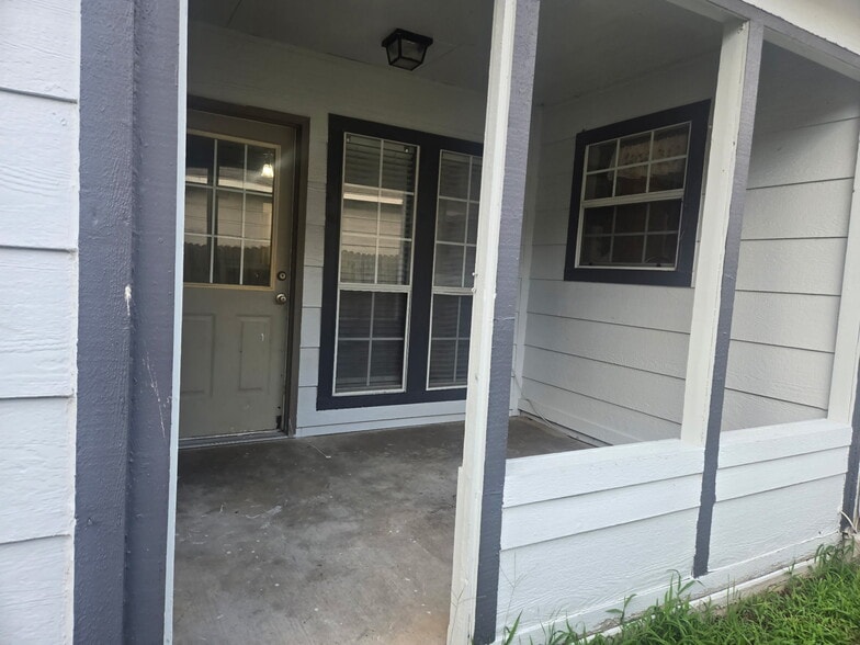 Building Photo - 11232 S Nandina Ave