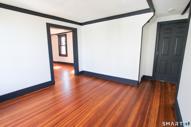 Building Photo - 883 Worthington Ridge