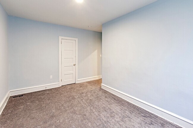 Building Photo - 3 bedroom, 1.5 bath, newly renovated home in Wilmington, DE