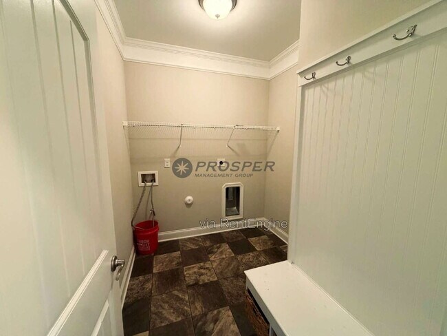 Building Photo - 108 Redmont Ct