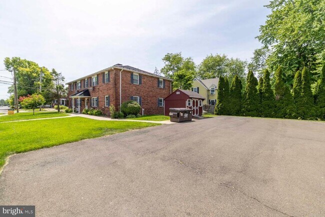 Building Photo - 429 Edgemont Ave