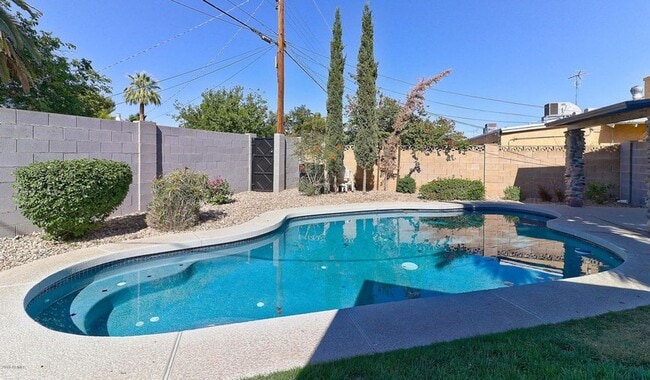 Building Photo - Fabulous, Remodeled Top to Bottom house!!!!