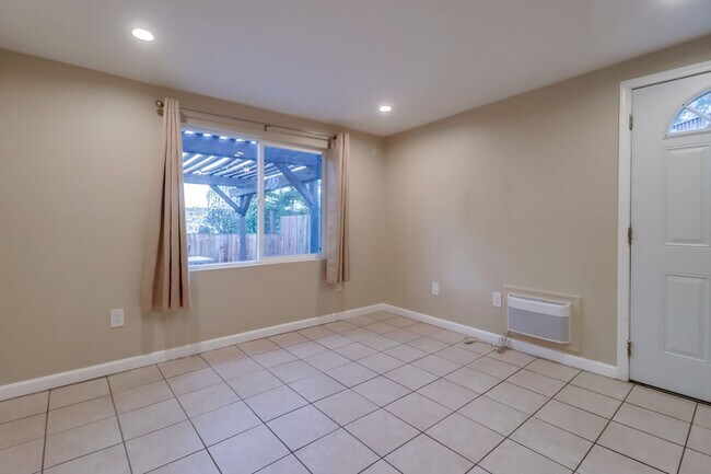 Building Photo - Barcelona Ridge Estates