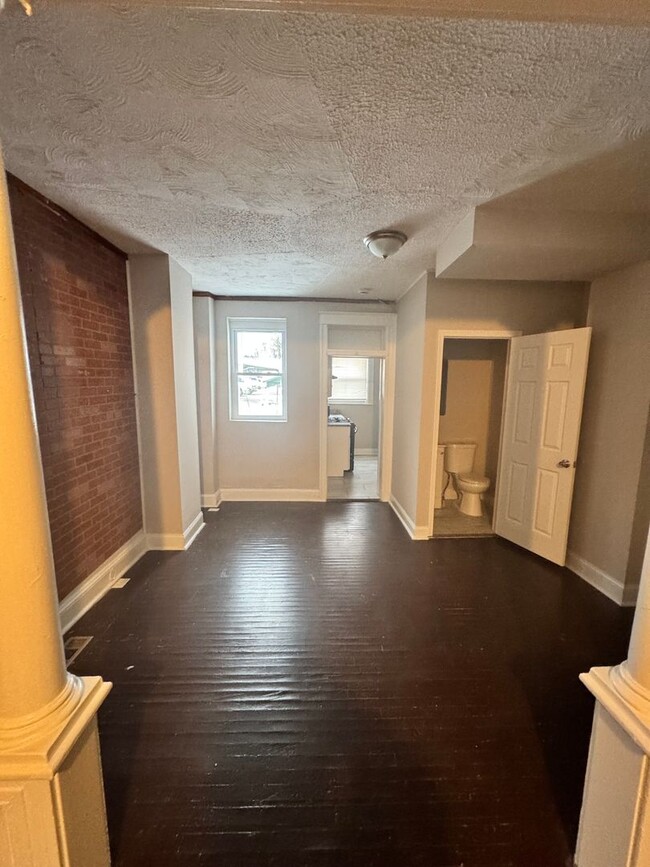 Building Photo - Charming row home in Baltimore City!