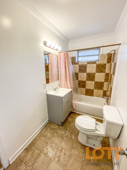 Building Photo - 323 Welcome Ave