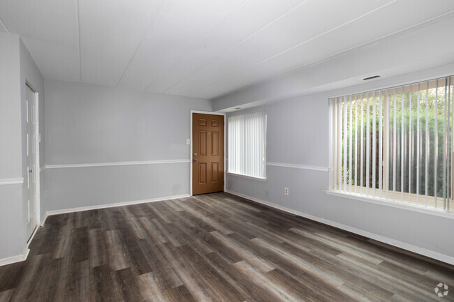 Living Room - Wimbledon Court