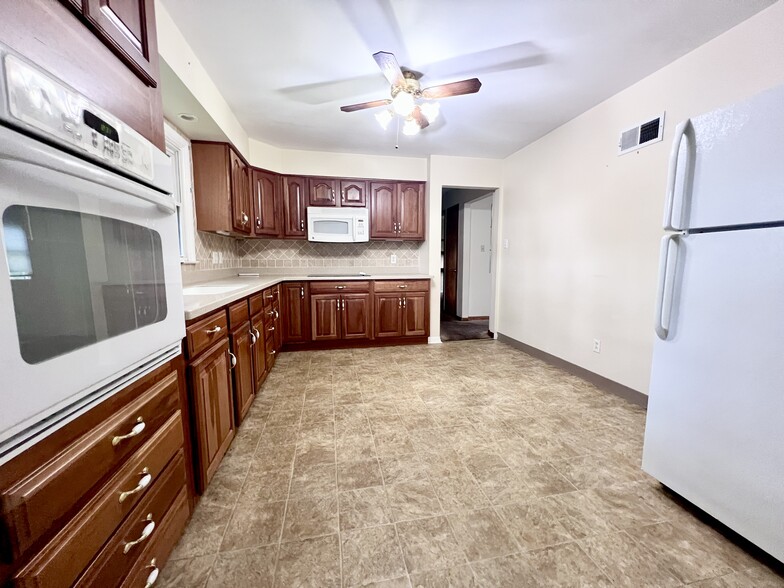 Kitchen and Dinning space - 18 Ridgecrest Ave