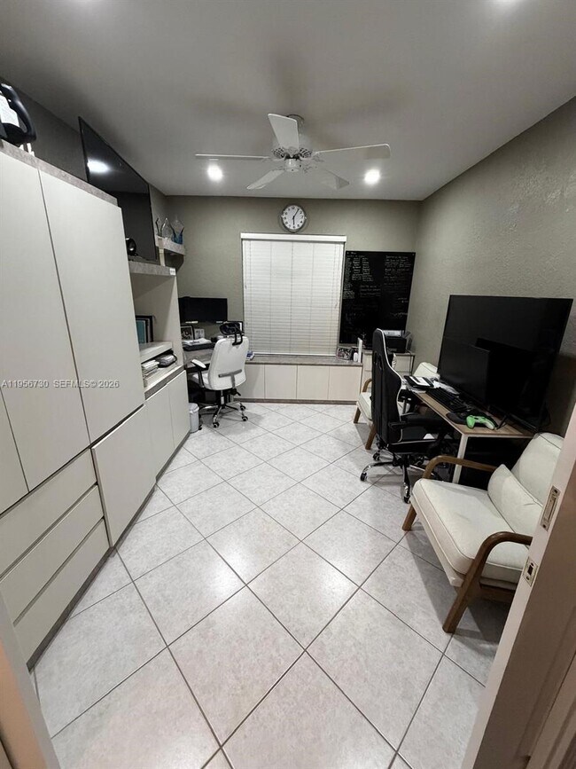 Building Photo - 10390 Utopia Cir E