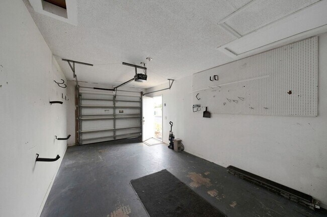 Building Photo - Charming 2BR Condo in Melbourne Beach