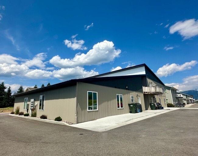 Building Photo - 10 Diane Rd