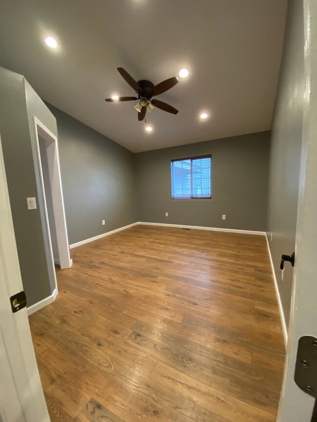 Building Photo - Spacious 3 BR 2 BA 2 Car garage on acreage