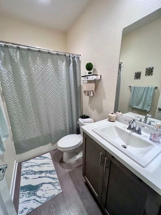 Building Photo - Stunning 2021 built 4 bedroom home for LEA...