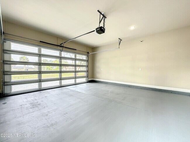 Building Photo - 5395 Heckscher Dr