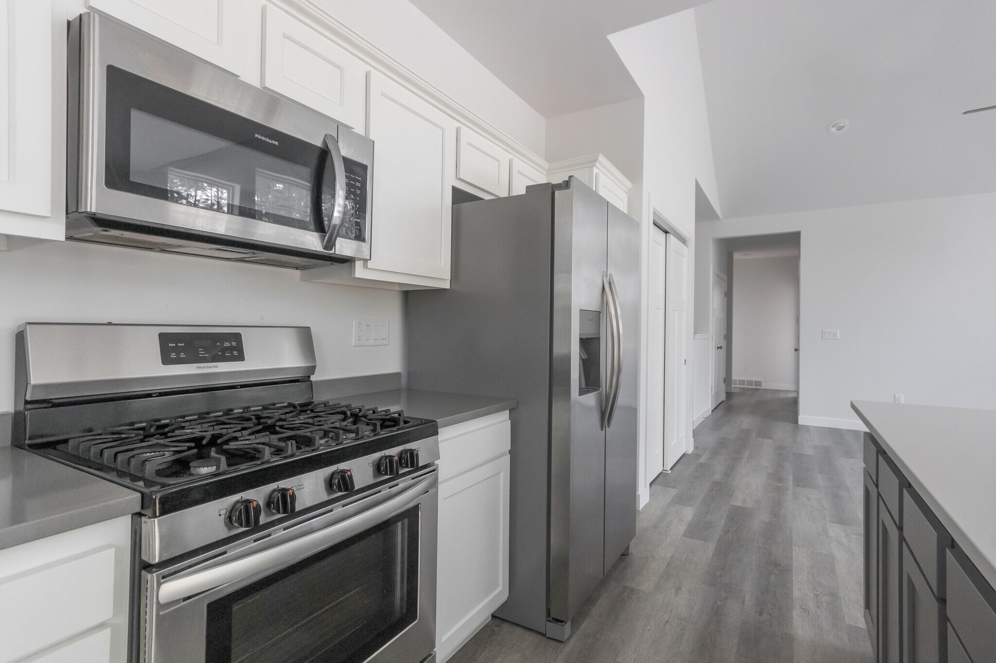 Building Photo - 9505 Excalibur Dr
